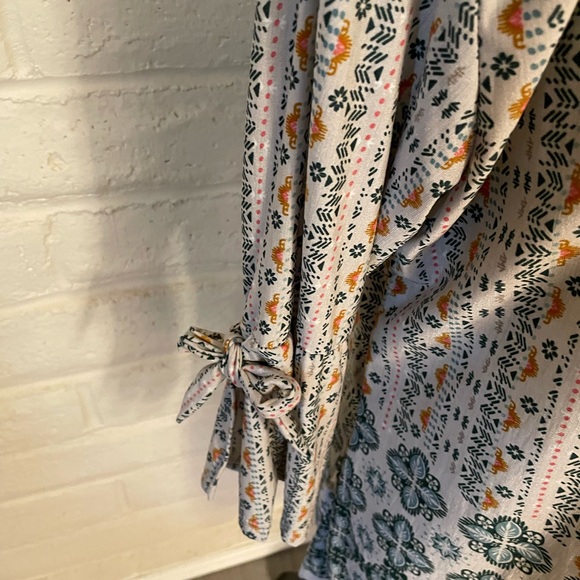 Lildy Tan, Blue, Orange Patterned Split Sleeve Tunic, collared v neck, sz L - XL - Picture 3 of 5